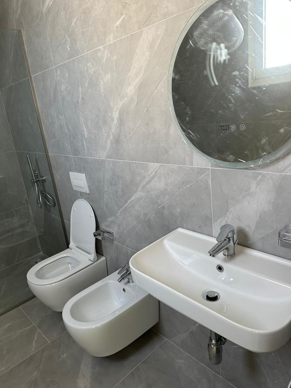 Laid Hotel Vlorë Extérieur photo