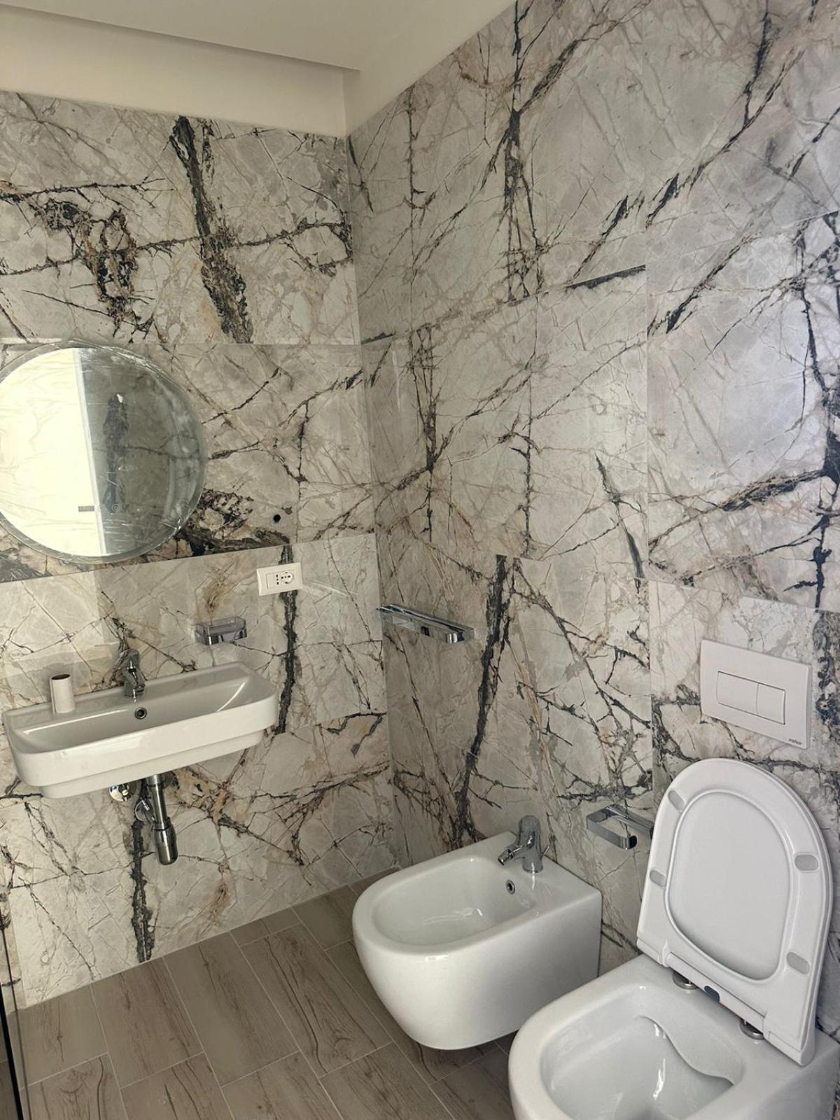 Laid Hotel Vlorë Extérieur photo