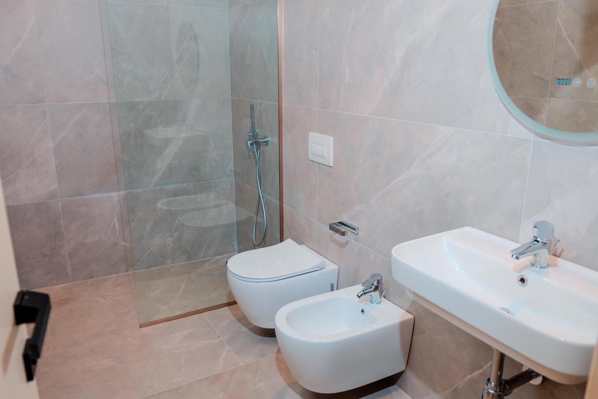 Laid Hotel Vlorë Extérieur photo