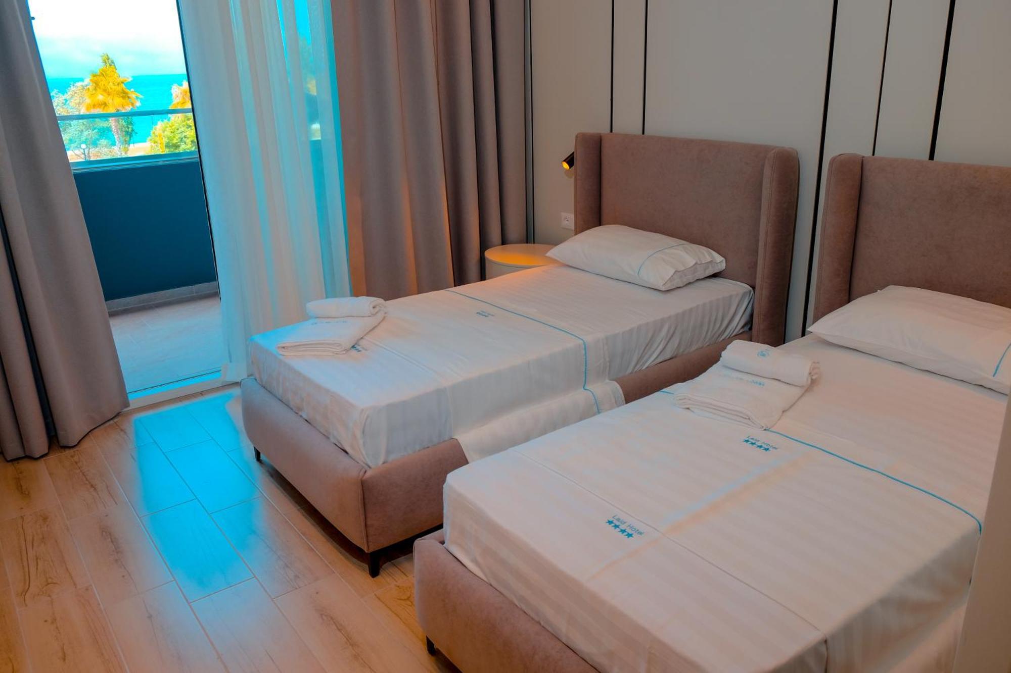 Laid Hotel Vlorë Extérieur photo