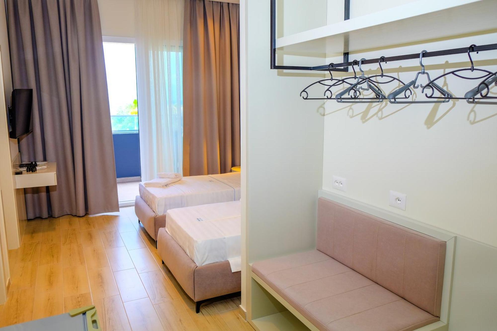 Laid Hotel Vlorë Extérieur photo