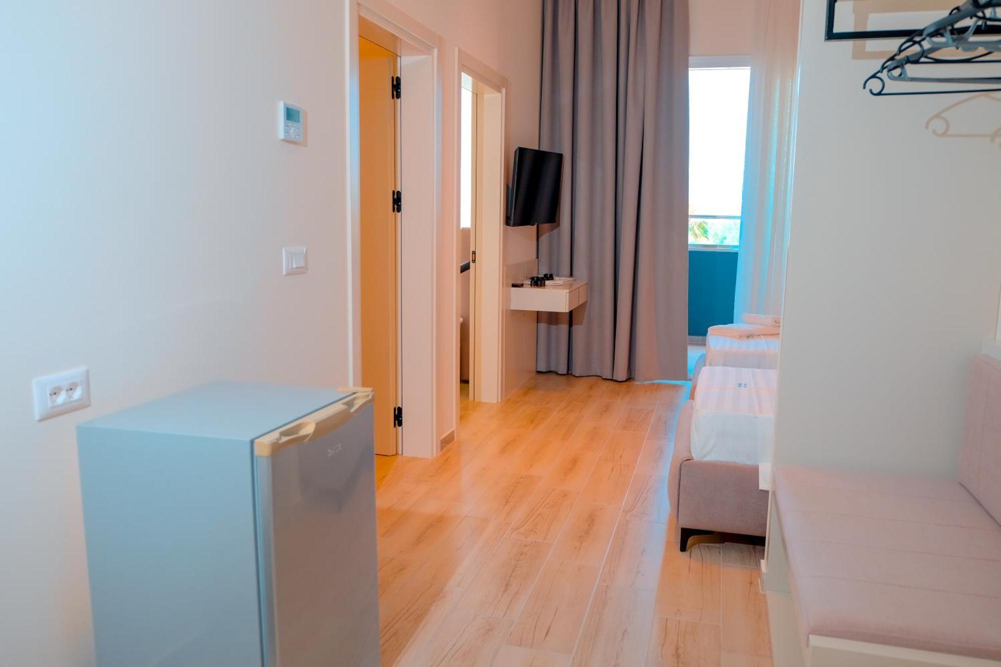 Laid Hotel Vlorë Extérieur photo