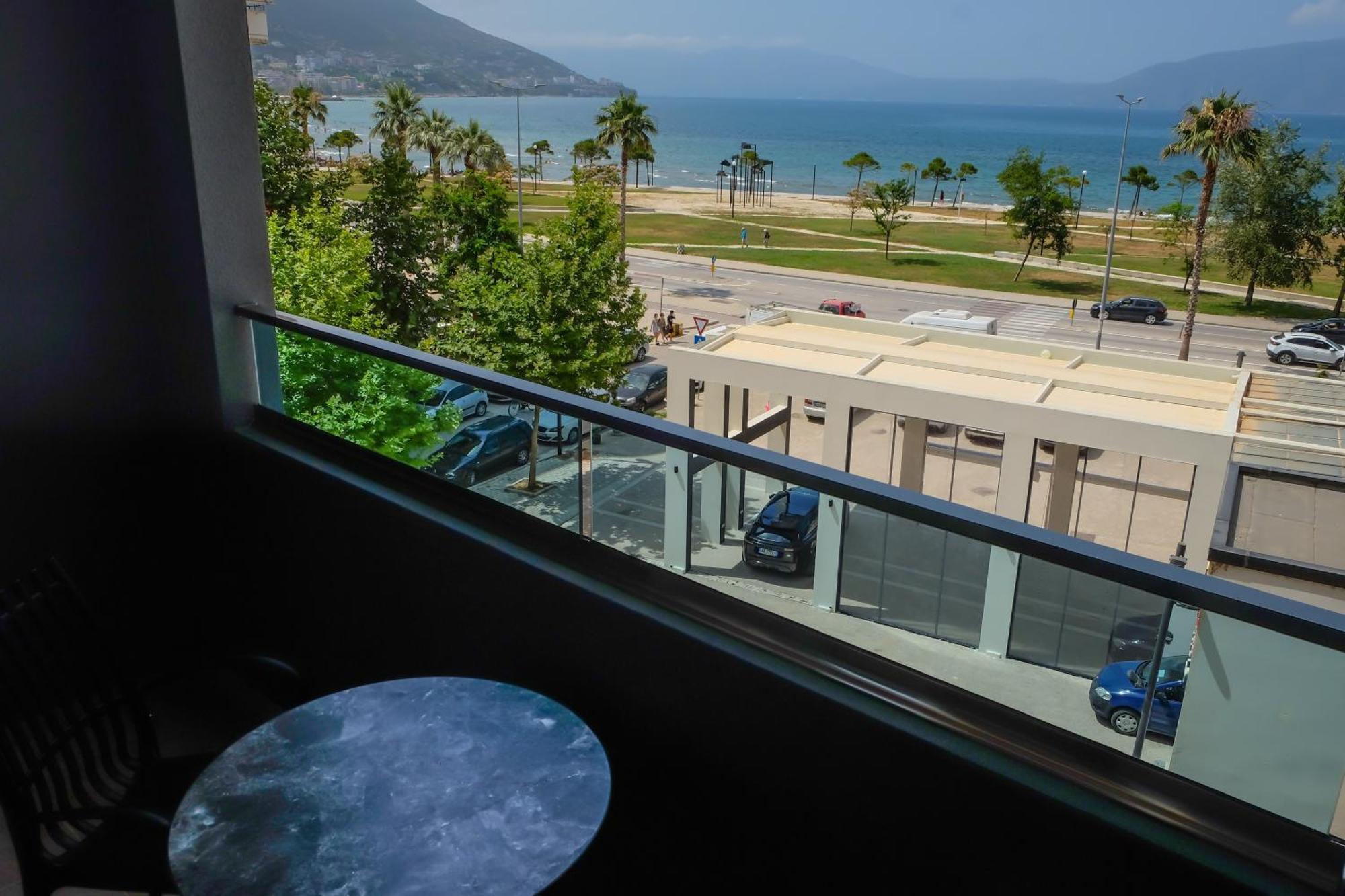 Laid Hotel Vlorë Extérieur photo
